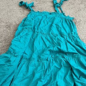 Forever 21 flowy dress new with tags never worn a pretty green blue color!